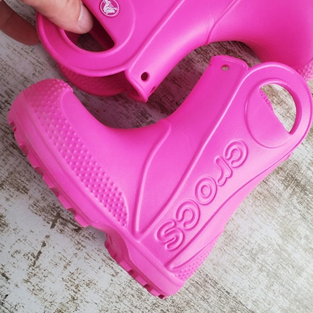 CROCS worn 2x